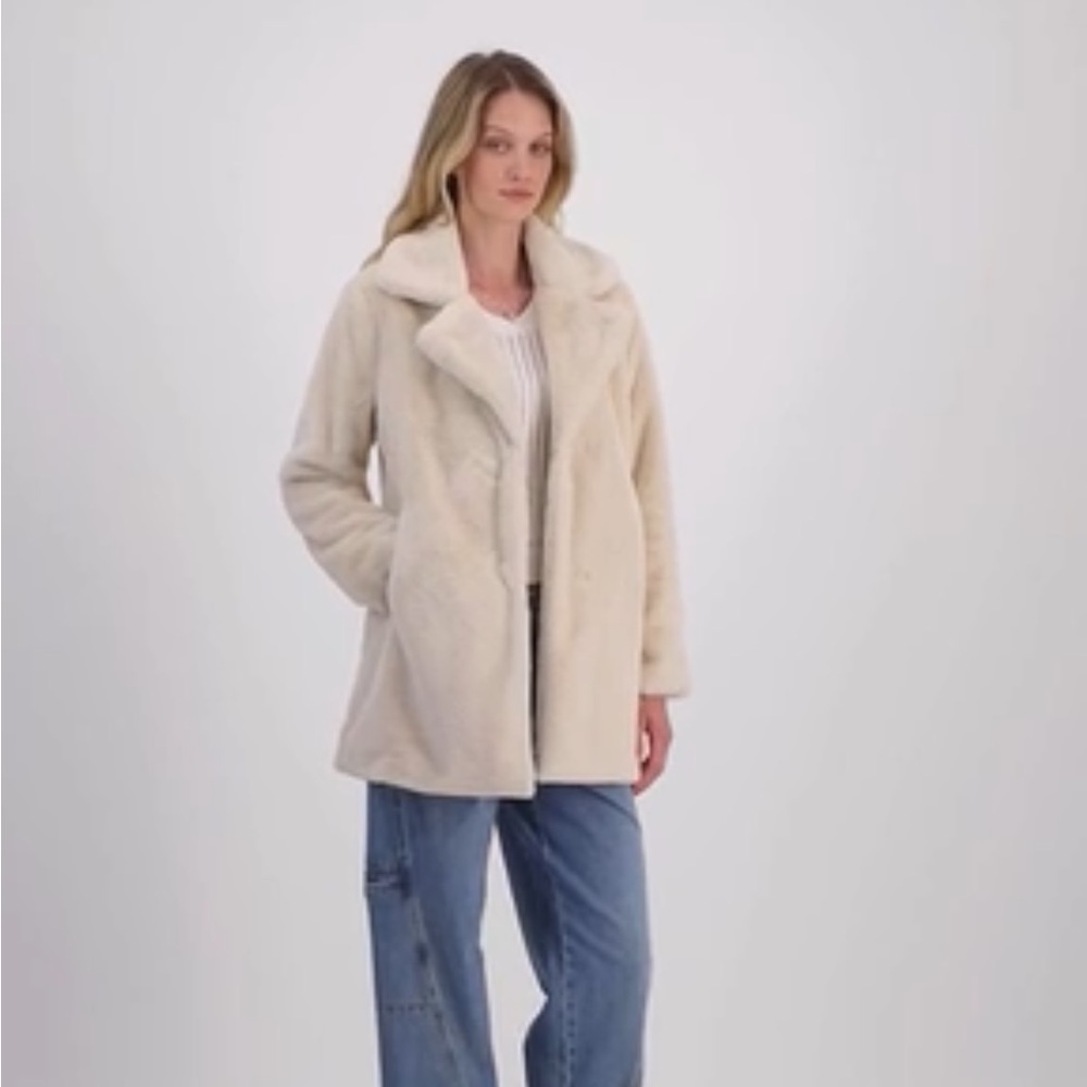 Coffee Shop Junior faux fur walker coat  SZ M Beige NWT